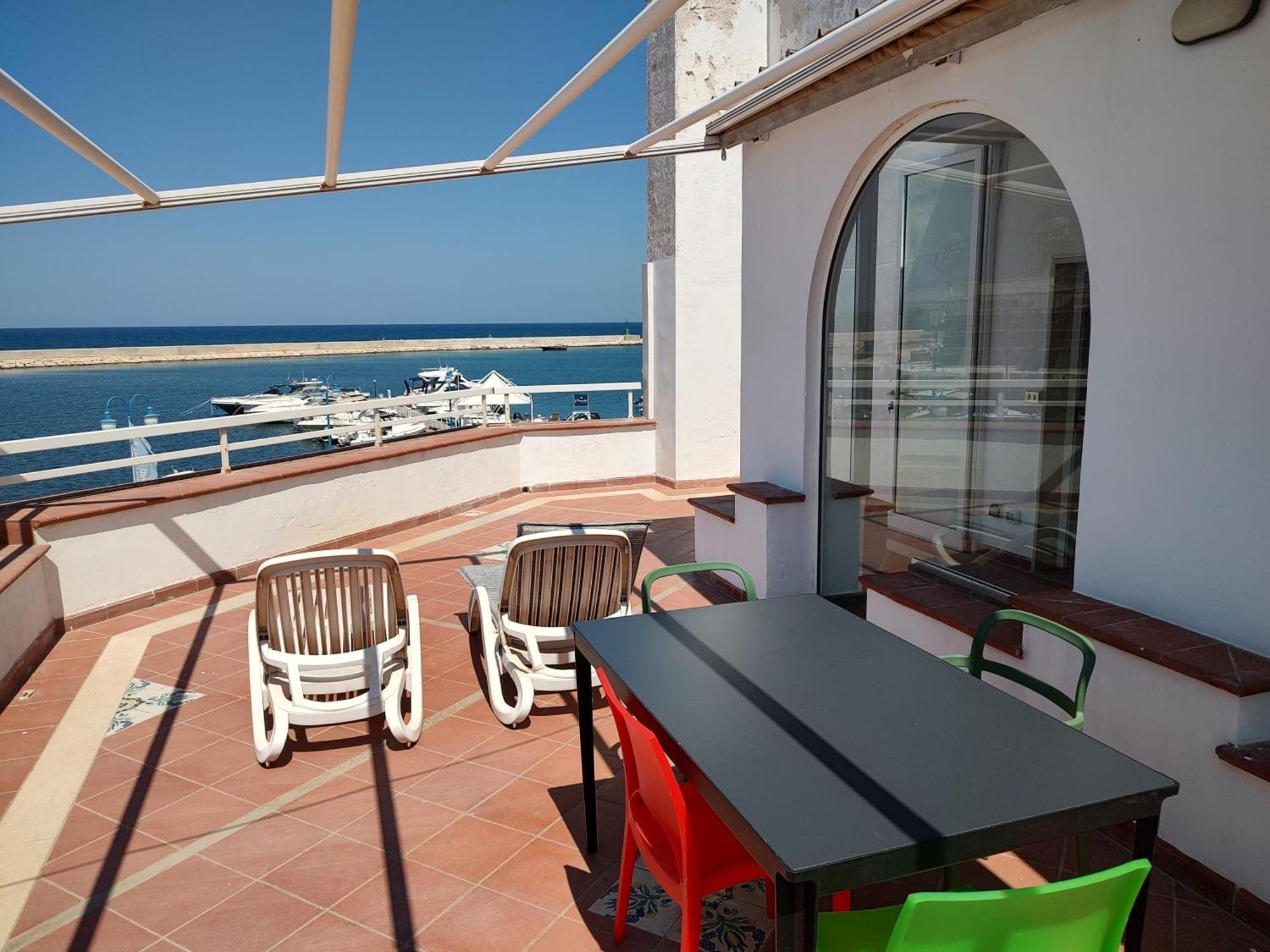 ヴィッラノーヴァ・ディ・オストゥーニ Fronte Del Mare - Seafront Terraceヴィラ エクステリア 写真