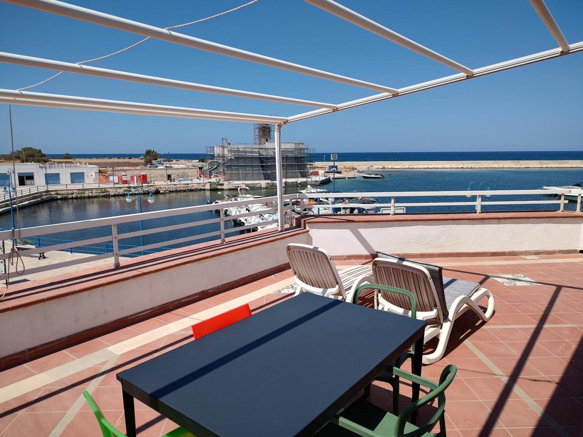 ヴィッラノーヴァ・ディ・オストゥーニ Fronte Del Mare - Seafront Terraceヴィラ エクステリア 写真