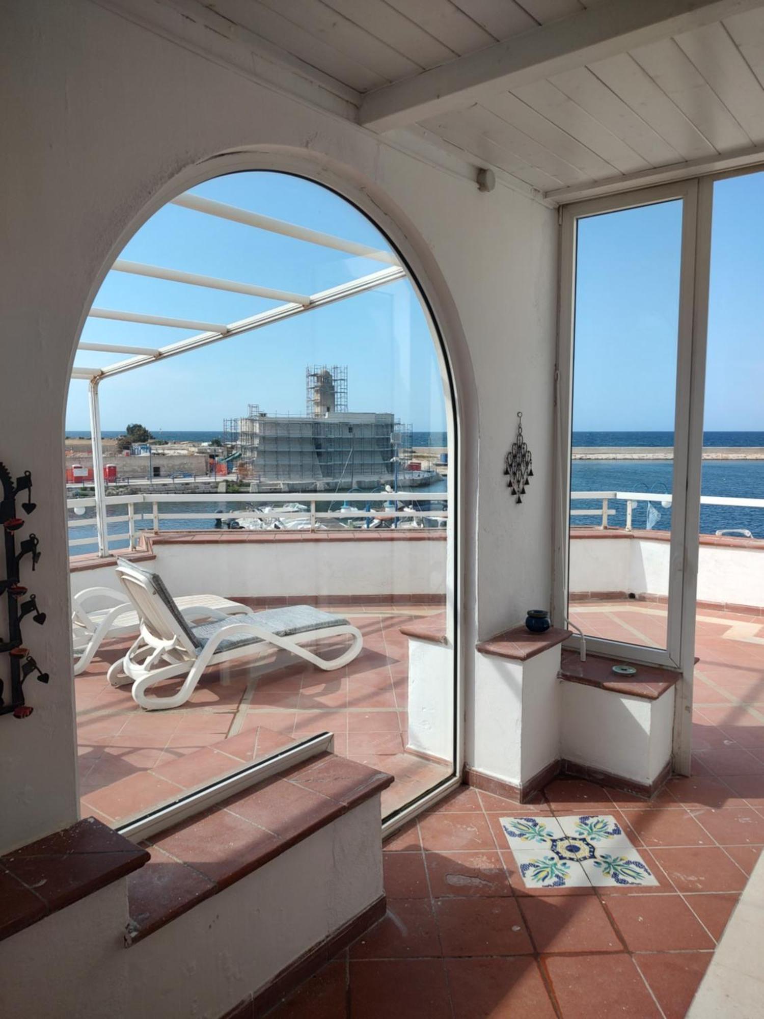 ヴィッラノーヴァ・ディ・オストゥーニ Fronte Del Mare - Seafront Terraceヴィラ エクステリア 写真